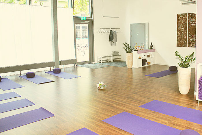 attraktives, lichtdurchflutetes Yogastudio